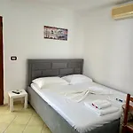 Pensjonat Petrefi Ksamil