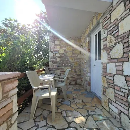 Petrefi Guest house Ksamil