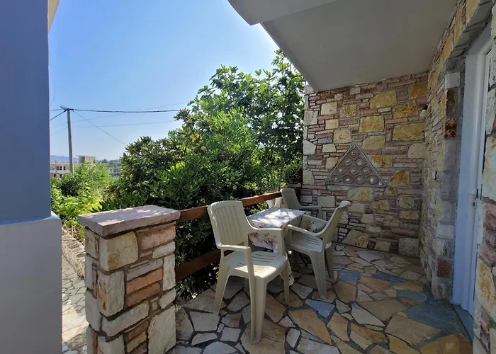 Petrefi Гостевой дом Ксамил